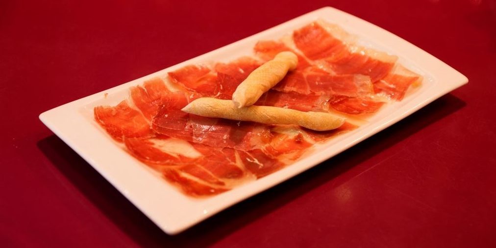 degustación de tapas en Valencia – plato de jamón degustación de tapas en Valencia - plato de jamón