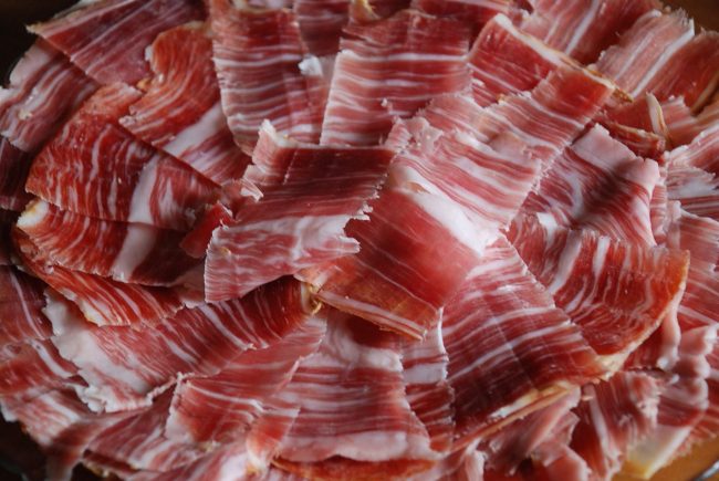 jamones lazo en Valencia - plato con corte